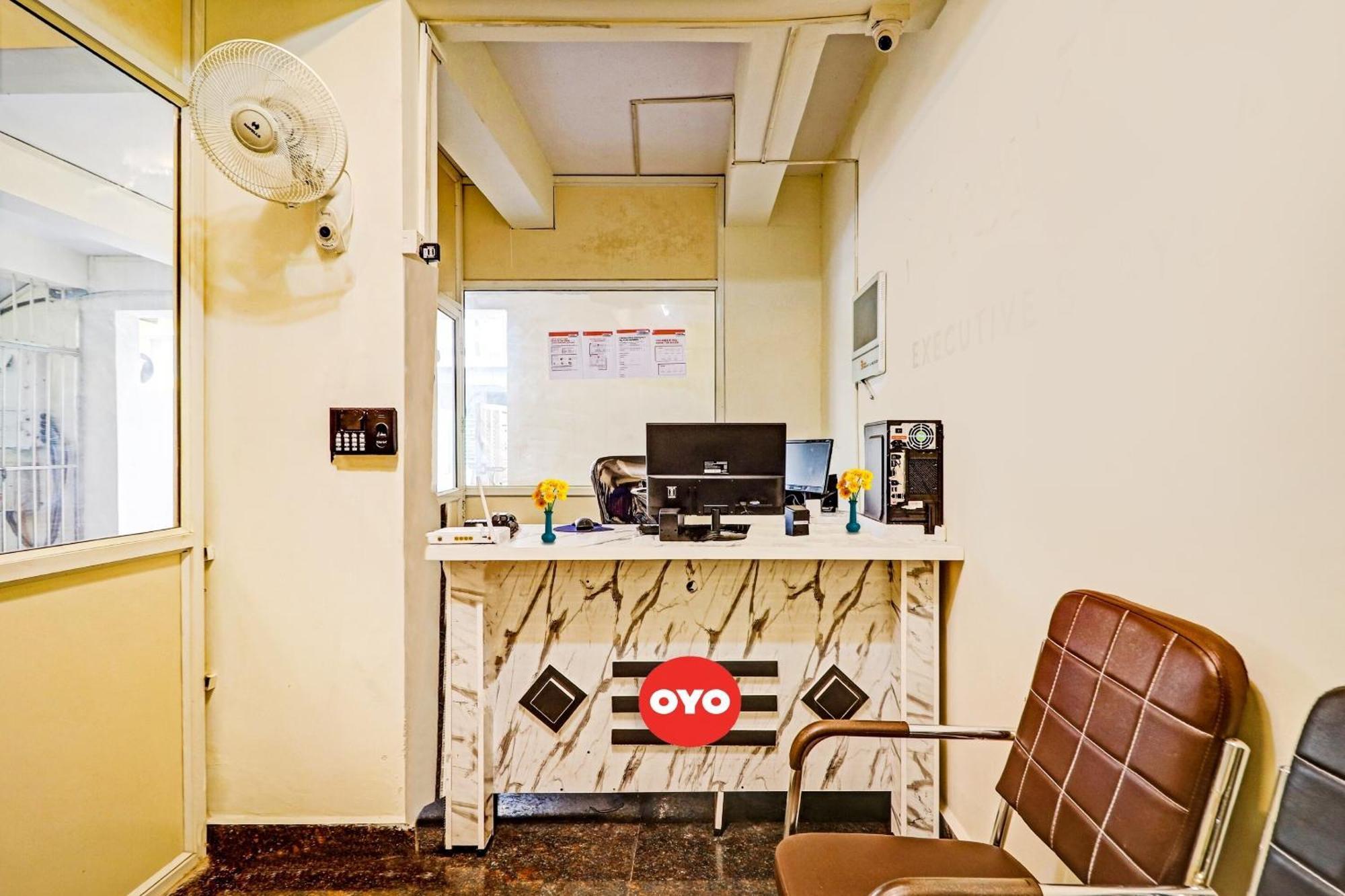 Oyo Happy Stay Hotels Hyderabad Exterior foto