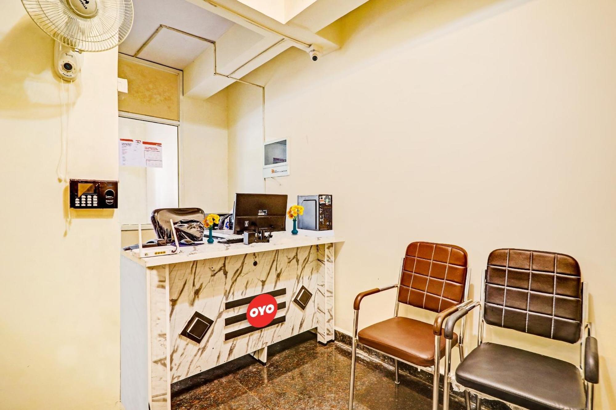 Oyo Happy Stay Hotels Hyderabad Exterior foto