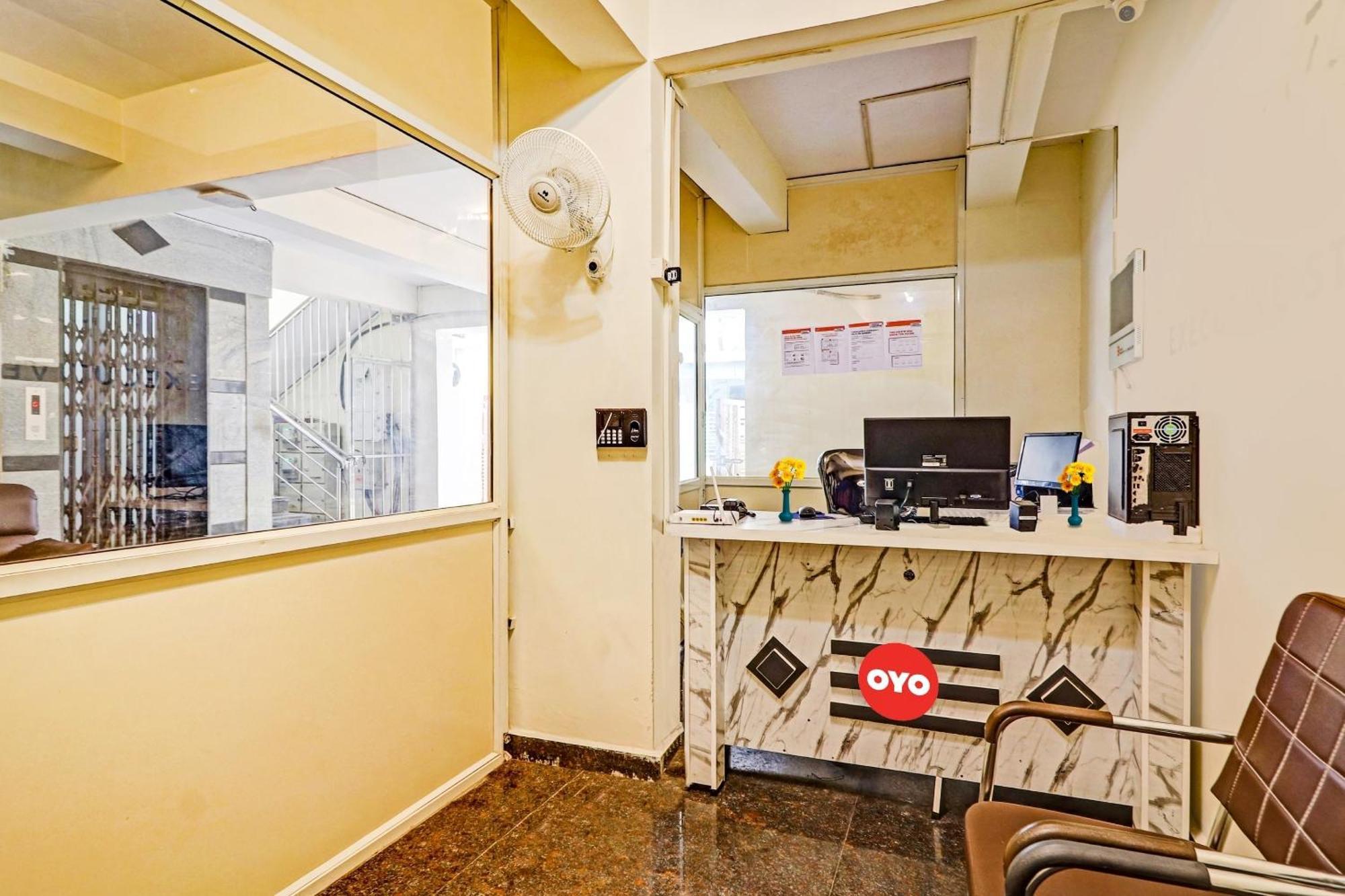 Oyo Happy Stay Hotels Hyderabad Exterior foto